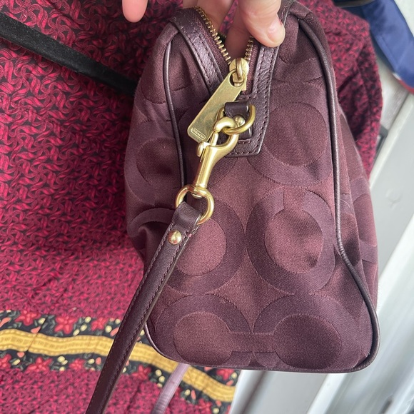 Coach Signature print Satchel shoulder Purse like new Wine Burgundy Purple color - Picture 3 of 10